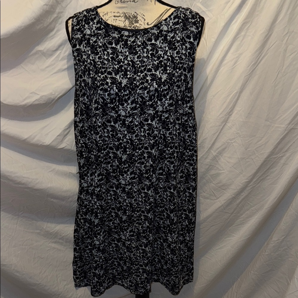 Black and White Sleeveless Sheath Midi Dress